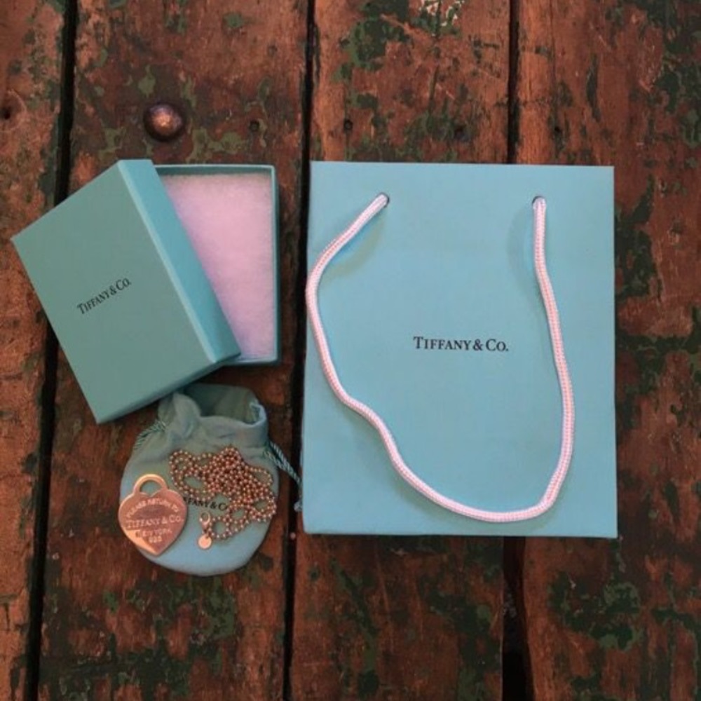 Return to Tiffany’s heart pendant w/ chain and box